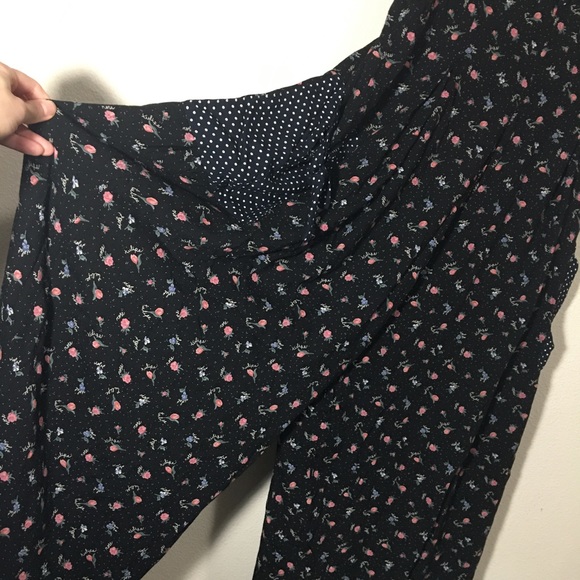 Vintage Jeffrey and Dara by Linda Hutley Flowy Black Floral Jumpsuit w/ Pockets - Picture 3 of 8